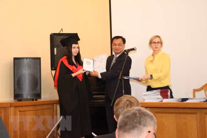 Robustecen enseñanza del idioma vietnamita en Ucrania ảnh 1 Robustecen enseñanza del idioma vietnamita en Ucrania ảnh 1