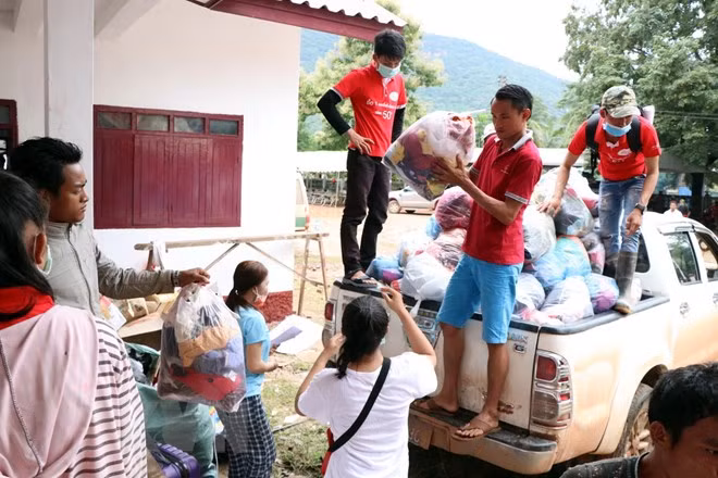 Cruz Roja de Vietnam ayuda a víctimas del colapso de presa hidroeléctrica en Laos ảnh 1