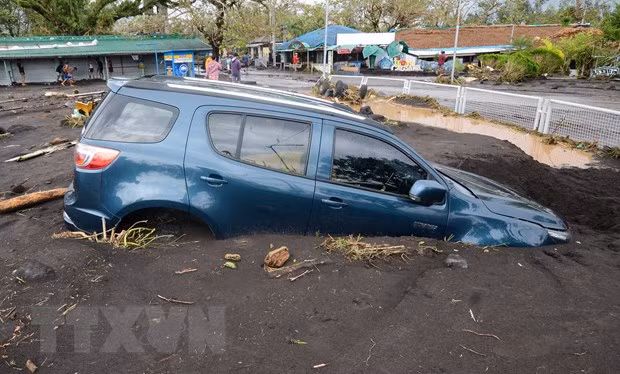 Filipinas insta a pobladores a evacuar antes la llegada del tifón Vamco ảnh 1