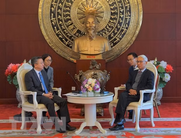 Fomentan cooperación económica-comercial entre localidades vietnamitas y chinas ảnh 1