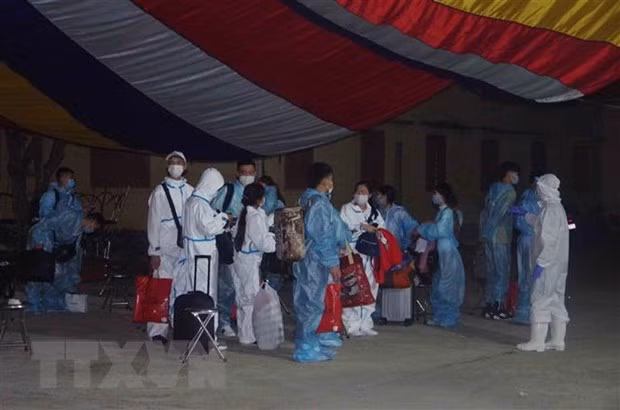 Confirman dos casos importados de COVID-19 en Vietnam ảnh 1