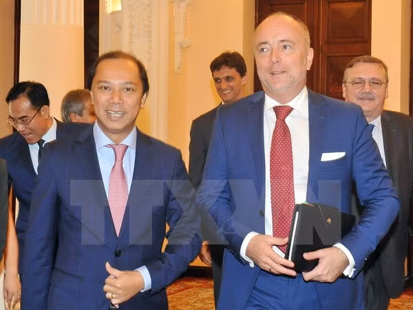 Hungría ratificará pronto Tratado de Libre Comercio Vietnam-UE ảnh 1