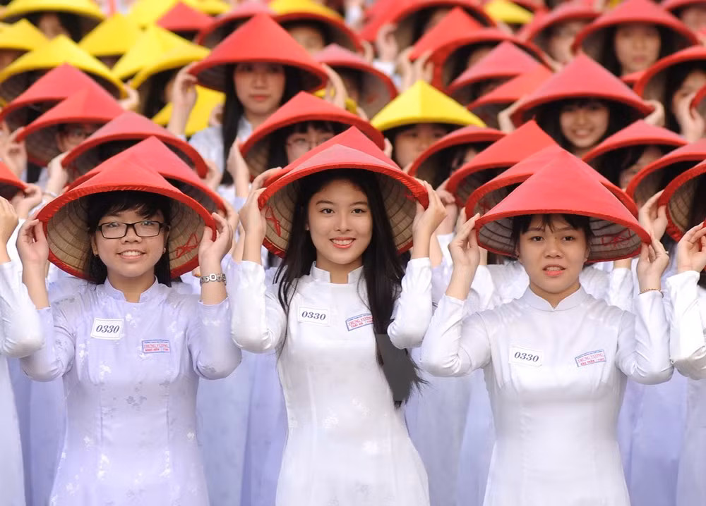 [Galería] Miles de estudiantes desfilan con Ao Dai en Ciudad Ho Chi Minh ảnh 5