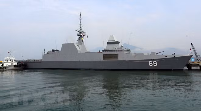 Destructor de Armada de Singapur atraca en puerto de Da Nang ảnh 1