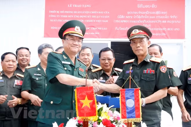 Vietnam entrega simulador para entrenamiento de militares laosianos ảnh 1 Vietnam entrega simulador para entrenamiento de militares laosianos ảnh 1