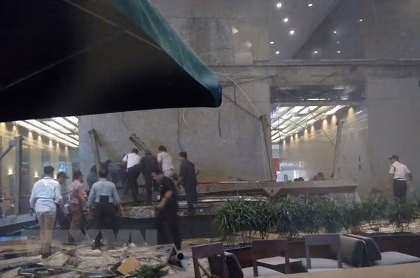 Colapso de edificio en Indonesia causa siete fallecidos ảnh 1