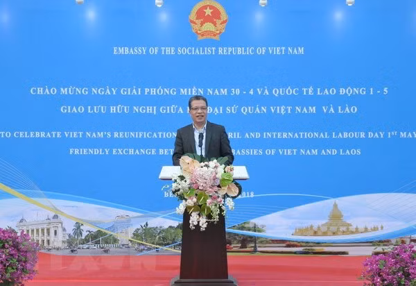 Efectúan intercambio de amistad Vietnam-Laos en Beijing ảnh 1 Efectúan intercambio de amistad Vietnam-Laos en Beijing ảnh 1