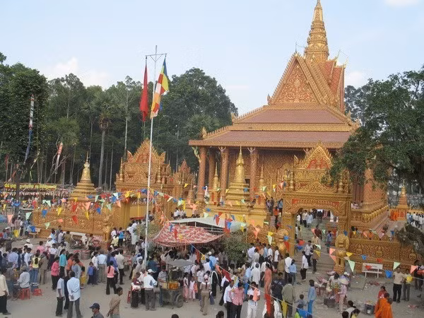 Celebran comunidades de khmeres vietnamitas Festival tradicional de Chol Chnam Thmay ảnh 1