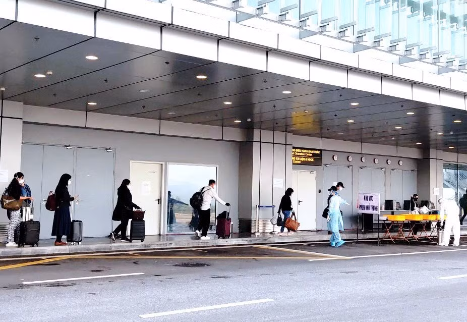 Emite Vietnam regulaciones sobre entrada y salida de extranjeros ảnh 1