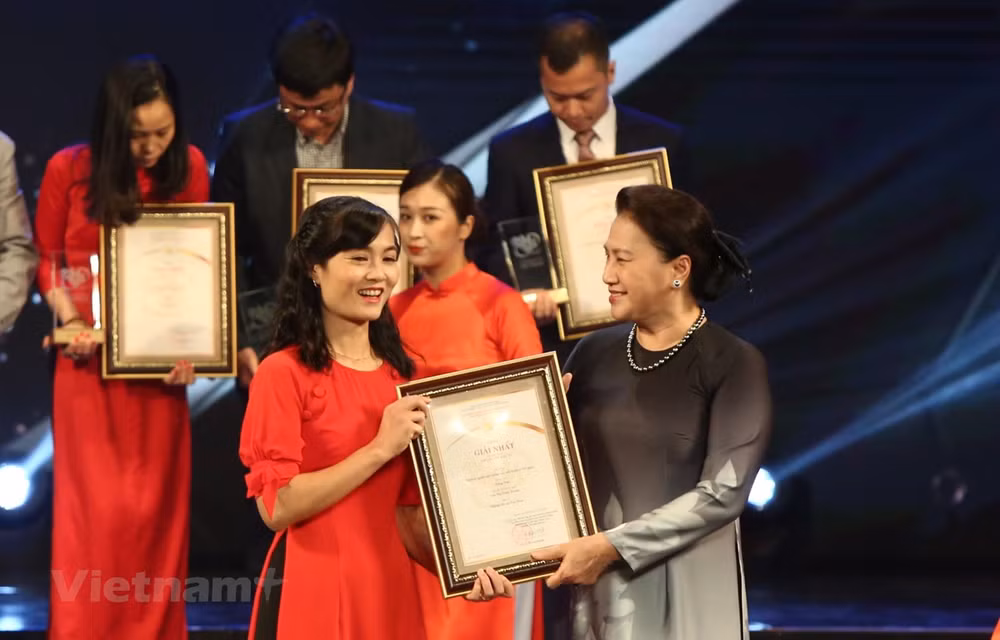 Información de Vietnam para el exterior evidencia posición relevante del país, según presidenta del Parlamento ảnh 1