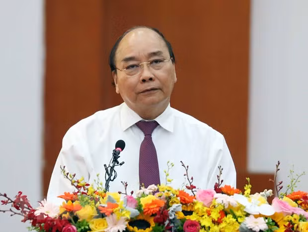 Premier de Vietnam insta al sector financiero a apoyar la restauración económica ảnh 1