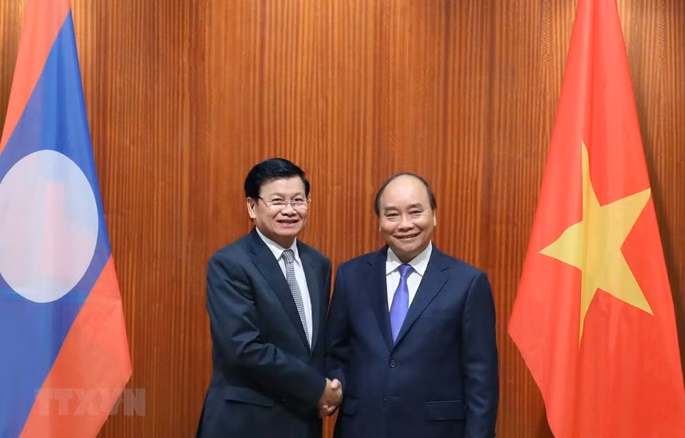 Realiza primer ministro de Laos visita a Vietnam ảnh 1
