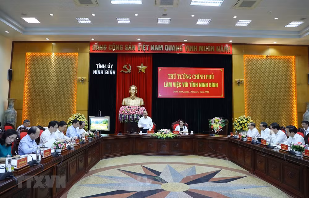 Primer ministro de Vietnam supervisa desembolso de capital público en Ninh Binh ảnh 1