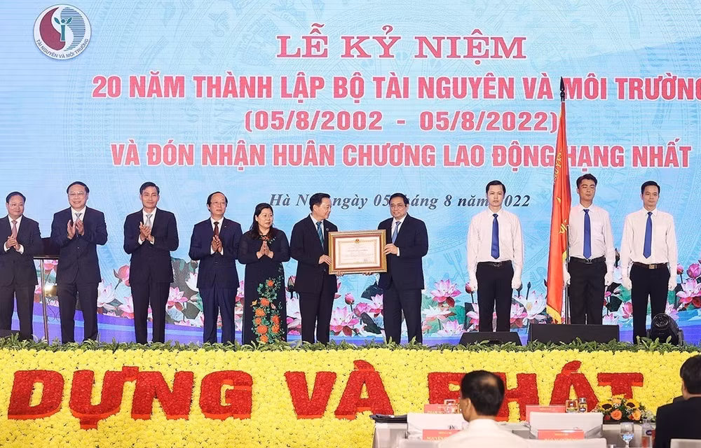 Celebran dos décadas del Ministerio de Recursos Naturales y Medio Ambiente de Vietnam ảnh 1
