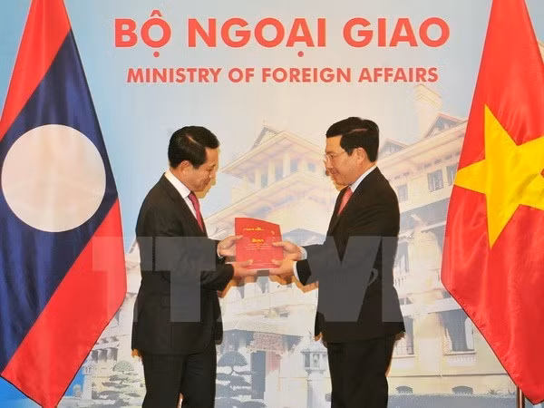 Efectúan consulta a nivel ministerial entre Vietnam y Laos ảnh 1