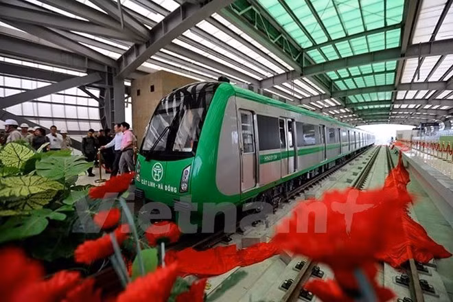 Autoridades de Hanoi restablecen plan para corrida de prueba de línea ferroviaria elevada ảnh 1