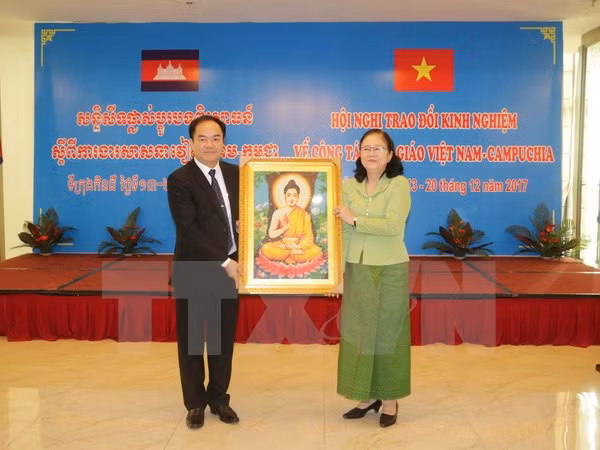 Camboya aprende experiencias de Vietnam en asuntos étnicos ảnh 1