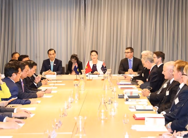 Vietnam mira hacia estándares de OCDE sobre entorno de negocios, dijo presidenta del Parlamento ảnh 1