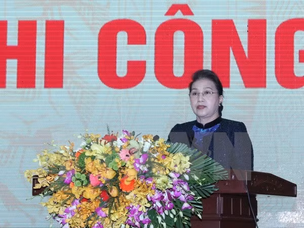 Conceden certificados de reconocimiento de méritos a familiares de mártires de guerra en Vietnam ảnh 2