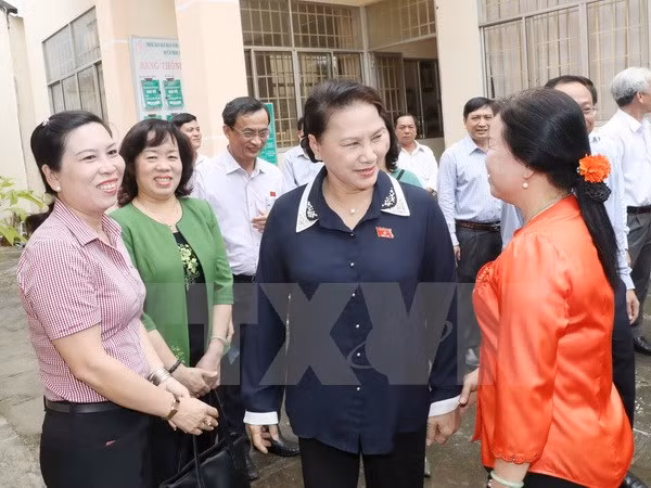 Presidenta de Parlamento vietnamita aclara dudas de votantes de Can Tho ảnh 1