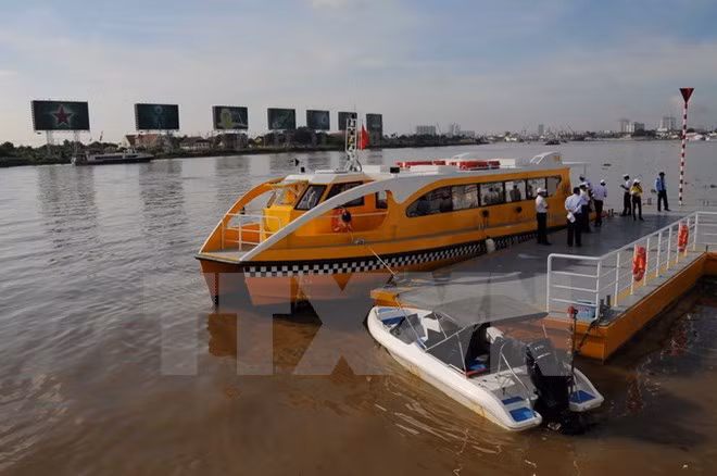 Turismo fluvial de Ciudad Ho Chi Minh atrae gran número de viajeros en 2017 ảnh 1