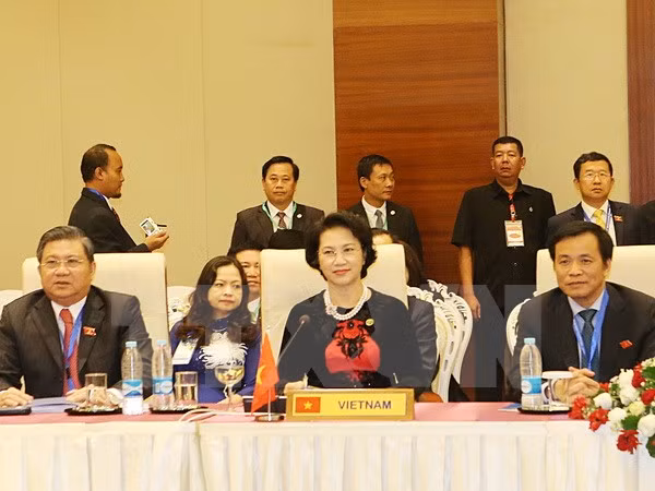 Presidenta del Parlamento de Vietnam concluye visitas a Laos, Camboya y Myanmar ảnh 1