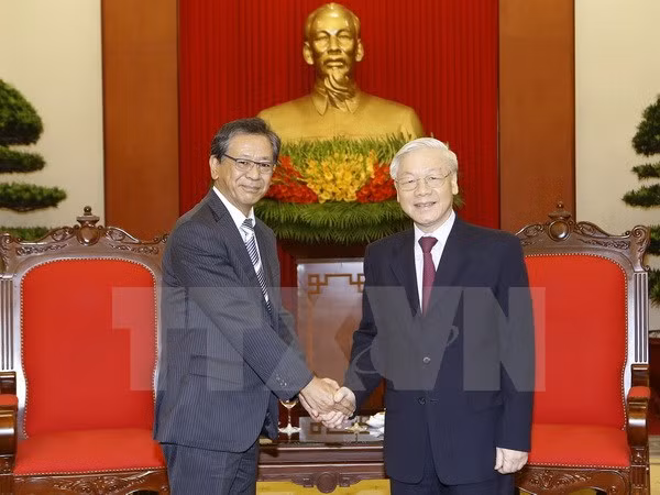 Líder partidista vietnamita destaca aportes del embajador nipón a nexos bilaterale ảnh 1