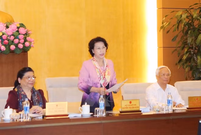 Comité de Parlamento de Vietnam concluye primera fase de cuarta sesión ảnh 1