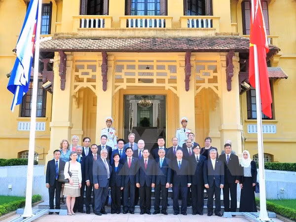 Vietnam celebra medio siglo de fundación de ASEAN con ceremonia simbólica ảnh 1
