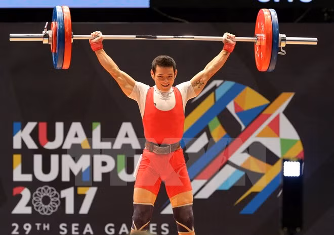SEA Games 29: Vietnam gana medalla de oro en levantamiento de pesas ảnh 1