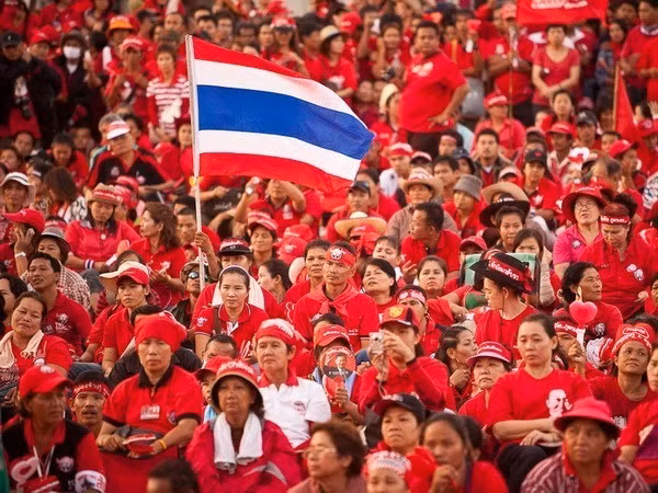 Tailandia: canal televisivo del grupo político “Camisas Rojas” obligado a suspender su operación ảnh 1