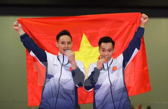 SEA Games 29: Gimnastas vietnamitas dominan prueba de barras asimétricas ảnh 1