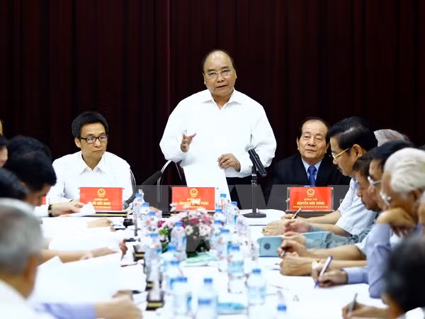 Premier vietnamita elogia contribuciones de escritores y artistas nacionales ảnh 1