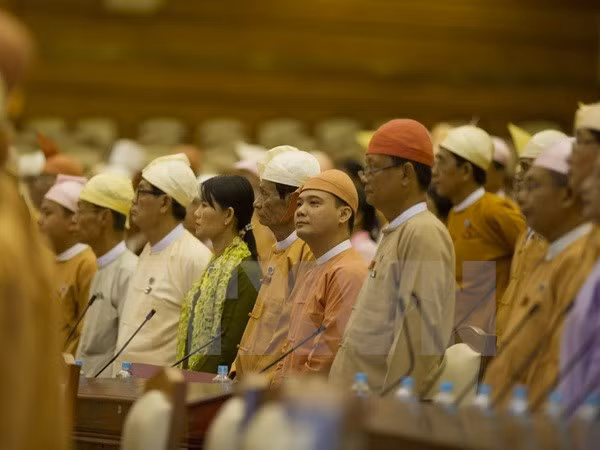 Celebran en Myanmar elecciones parlamentarias parciales ảnh 1