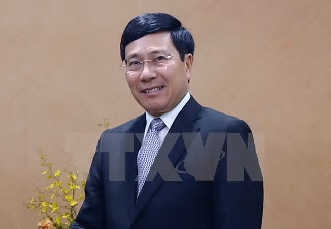 Vicepremier de Vietnam visita Embajada en China ảnh 1