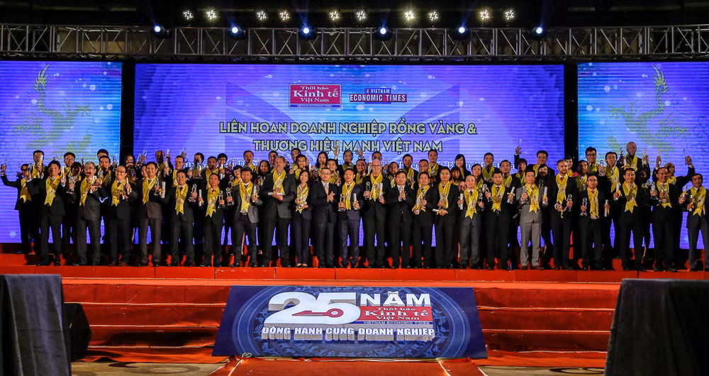 Premian a empresas con mayores contribuciones a la economía vietnamita ảnh 1