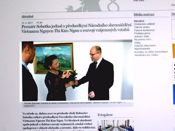 Prensa checa acapara visita de presidenta parlamentaria de Vietnam ảnh 1