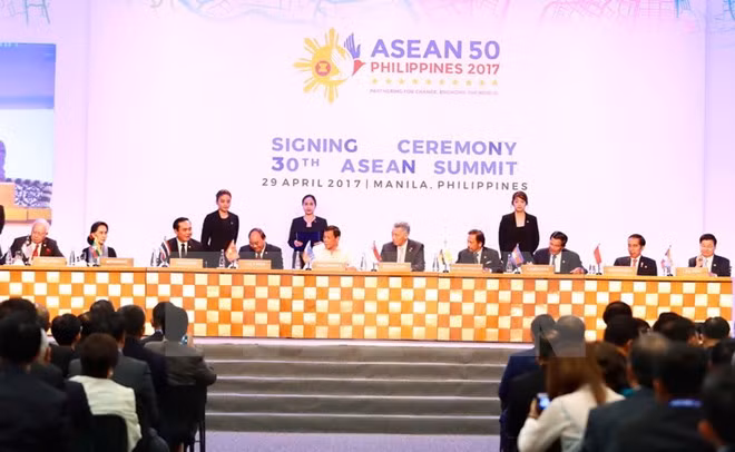 Premier de Vietnam: ASEAN debe mantener el espíritu comunitario ảnh 1