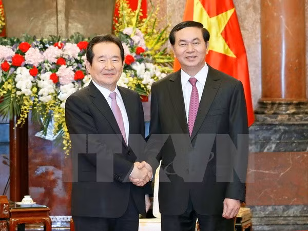 Líderes vietnamitas reciben a presidente del Parlamento sudcoreano ảnh 2 Líderes vietnamitas reciben a presidente del Parlamento sudcoreano ảnh 2