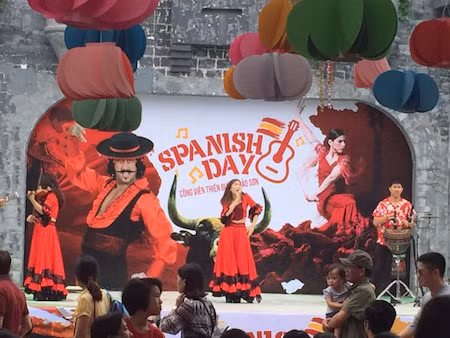 Efectúan Día Español en Hanoi ảnh 1