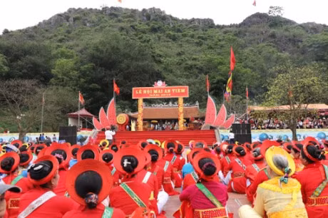 Efectúan festival dedicado a fundador legendario del cultivo en Thanh Hoa ảnh 1 Efectúan festival dedicado a fundador legendario del cultivo en Thanh Hoa ảnh 1