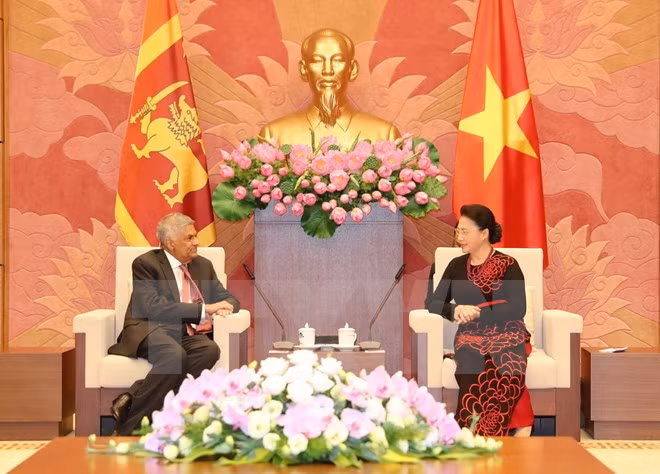 Líderes vietnamitas reciben a primer ministro de Sri Lanka ảnh 3