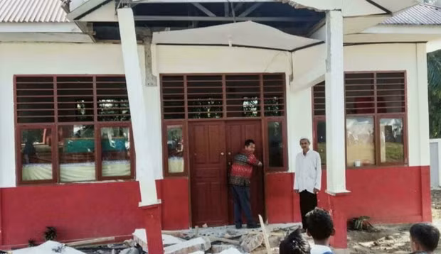 Al menos dos muertos y 20 heridos por terremoto en Indonesia ảnh 1