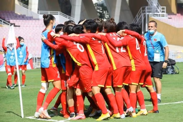 Vietnam hace historia y se clasifica por primera vez al Mundial femenino de fútbol ảnh 1