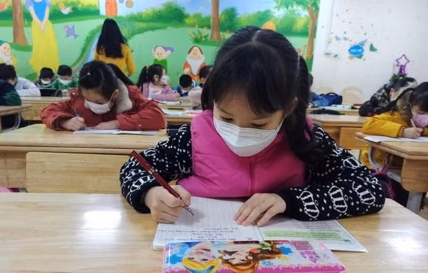 Viceprimer ministro pide emitir instrucciones sobre tratamiento de COVID-19 para niños ảnh 1