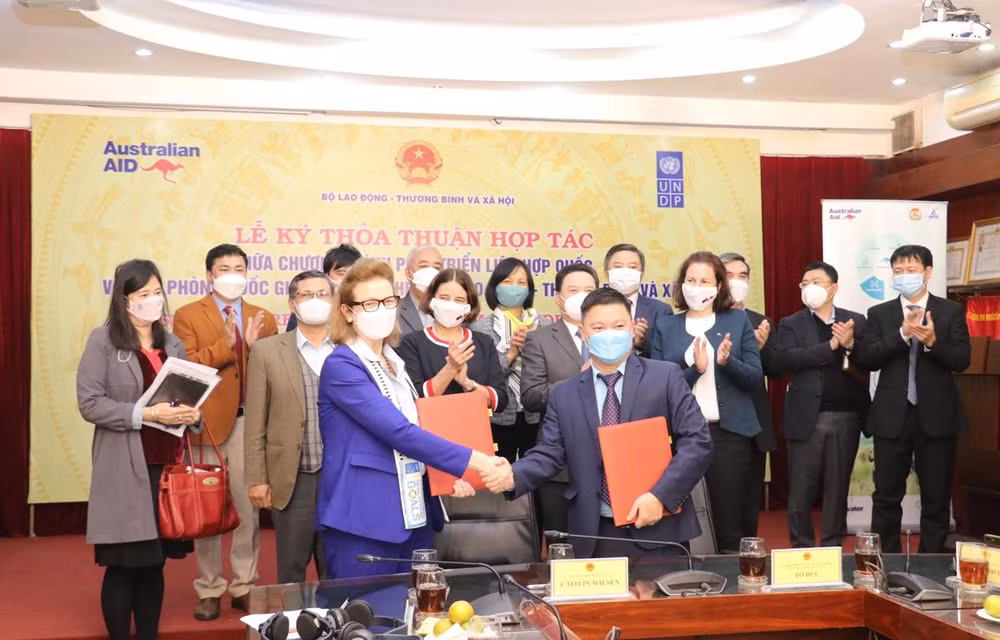 Vietnam y PNUD firman acuerdo de cooperación en reducción de pobreza ảnh 1