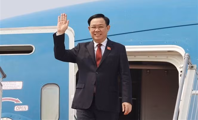 Presidente del Parlamento vietnamita inicia su visita oficial a Indonesia ảnh 1