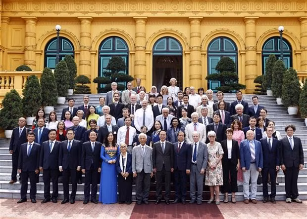 Presidente vietnamita se reúne con científicos nacionales y extranjeros ảnh 1
