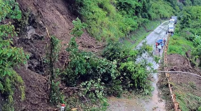 Vietnam mantiene alerta sobre deslizamiento de tierra ảnh 1 Vietnam mantiene alerta sobre deslizamiento de tierra ảnh 1