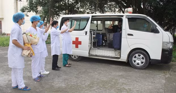 Otros seis pacientes recuperados del COVID-19 en Vietnam ảnh 1